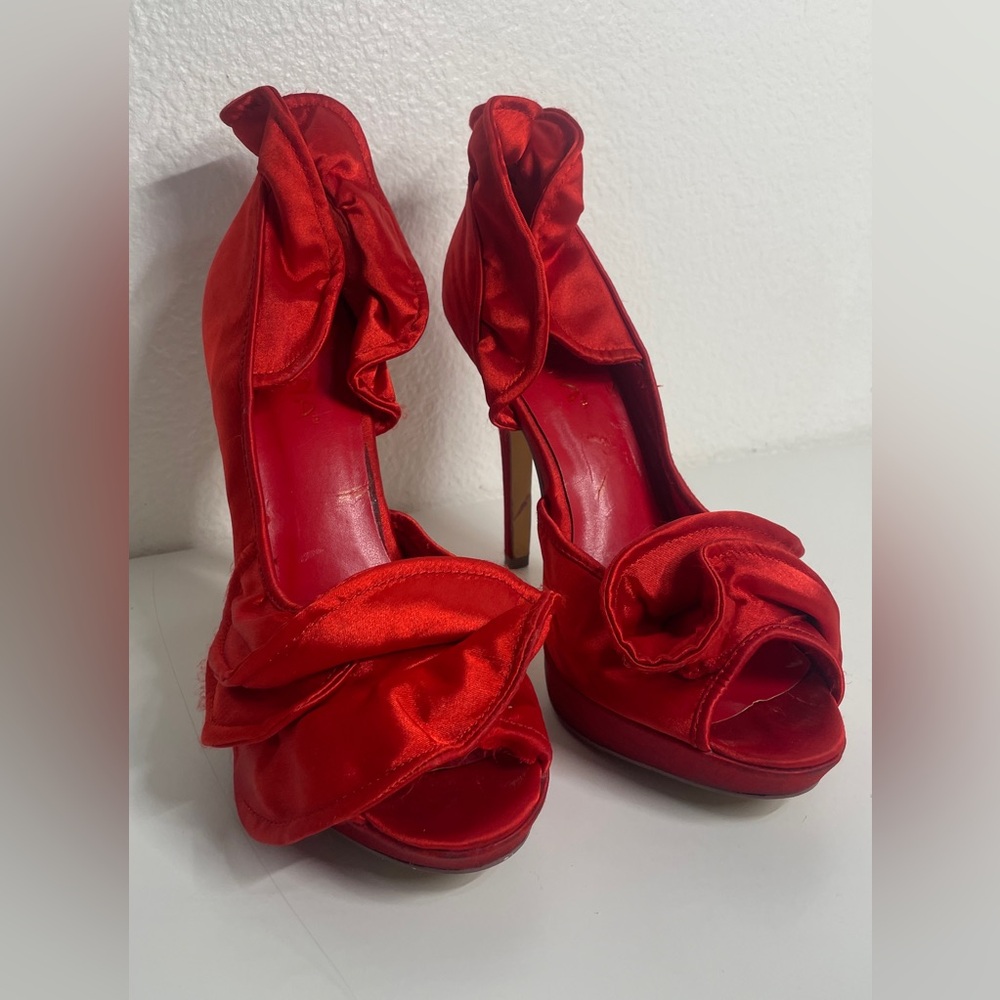 Yves Saint Laurent $TYL Generic Maker Red Stilettos NWOT